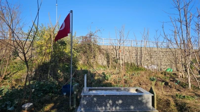 Arhavi'de Şehit Mezarı Bakım ve Temizliğiyle Saygı Göstermeye Devam Ediliyor