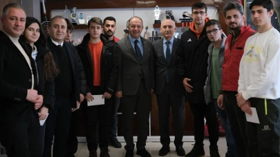 Palandöken'de Kahoot Bilgi Yarışması ile gençler bir araya geldi; ödüller sahiplerini buldu