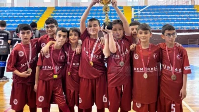 Erzurum'da Voleybol İl Birinciliği'nde İspir İmam Hatip ve Kültür Kurumu zafere ulaştı