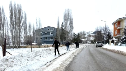 Bayburt Belediyesi kar temizleme çalışmalarını aralıksız sürdürüyor