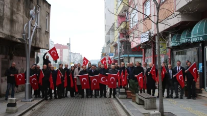 Vakfıkebir'de Türk bayraklarıyla birlik etkinliği, esnaf ve vatandaşları bir araya getirdi