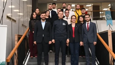 Balıkesir'de Başkan Akın, gençlerin yerel yönetimdeki rolünü vurguladı