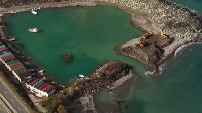 Rize’de Balıkçı Barınağı Fırtına Sonrası Açıldı