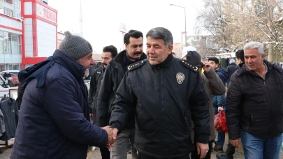 Erzurum Emniyet Müdürü Karaburun, pazarda esnaf ve vatandaşlarla buluştu