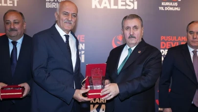 Uzundere Belediye Başkanı Özsoy’a 'Yerel Yönetimler Hizmet Başarı Ödülü'