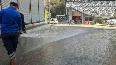 Şalpazarı’nda Cadde ve Sokaklarda Rutin Temizlik Çalışmaları Sürüyor