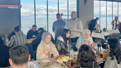 Fındıklı Belediyesi, üniversite öğrencilerini kahvaltıda bir araya getirdi