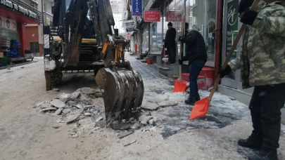 Bayburt'ta kar temizliği çalışmaları sürüyor, ulaşım güvenliği öncelikli hedef!