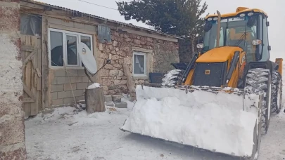 Şenkaya'da kar temizleme çalışmalarıyla ulaşım güvenliği sağlandı