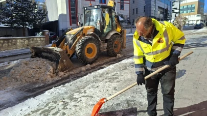 Bayburt Belediyesi Karla Mücadelede Hafta Sonu da Sahada