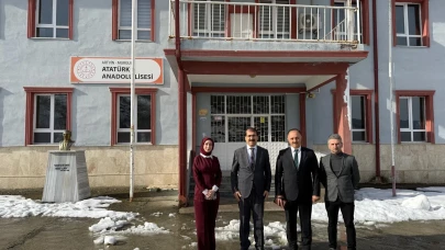 Eğitimde Kalite Artıyor: Murgul Lisesi'nde İl Müdürü Öğretmen ve Öğrencilerle Bir Araya Geldi