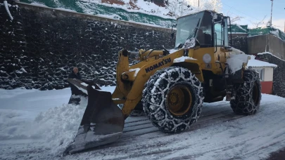 Trabzon'da Kar Yağışı Nedeniyle 34 Mahalle Yolu Kapandı, Ekipler Çalışmalara Devam Ediyor