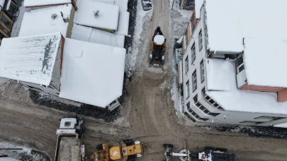 Bayburt Belediyesi karla mücadele çalışmalarını sürdürüyor, ulaşım güvenliği sağlanıyor