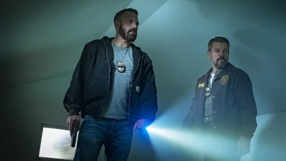 Matt Damon, Netflix'in telefonlarıyla meşgul izleyiciler için diyaloglarda olay örgüsünün "üç veya dört kez tekrarlanmasını" istediğini söyledi