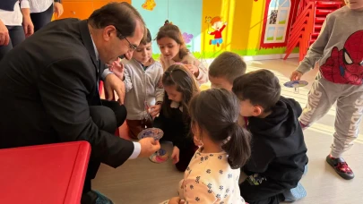 Artvin'de İl Müdürü Acar, Zübeyde Hanım Anaokulu'nu ziyaret etti, miniklerle keyifli anlar yaşadı
