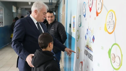 Bayburt'ta 14 bin öğrenci karne sevinciyle yarıyıl tatiline girdi