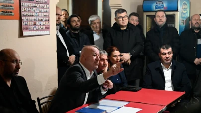 Karacabey Belediye Başkanı, kırsal mahalleler için yeni imar planlarını halkla paylaşıyor