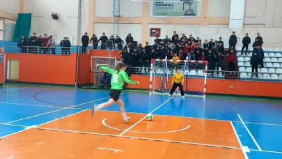 Hopa'da Futsal Gençler Kız A İlçe Birinciliği'ni 15 Temmuz Lisesi kazandı