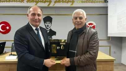 Arhavi'de Başkan Ataselim'den meclis üyelerine yeni yıl hediyesi ve birlik mesajı