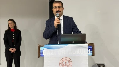 Faruk Yıldız, Artvin'de öğrencilerle edebiyat ve hayaller üzerine keyifli bir söyleşi gerçekleştirdi