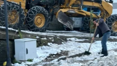 Şalpazarı'nda karla mücadele çalışmaları hızla ilerliyor, ulaşım güvenli hale getiriliyor