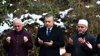 Trabzon Valisi, Özkan Sümer'in kabrini ziyaret ederek anısını yad etti
