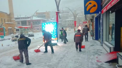 Bayburt'ta karla mücadele 7/24 sürüyor, ulaşım güvenliği sağlanıyor