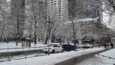 Almanya'da Yoğun Kar ve Dondurucu Yağmur Ulaşımda Kaosa Neden Oldu