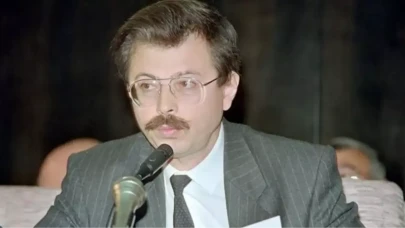 Adnan Kahveci Kimdir? Türk Siyaset Arenasının Önemli İsimlerinden Biri