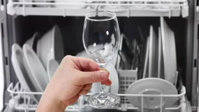 Artık Bulaşık Makinesine Bardak Atma Korkusu Tarihe Karışıyor!