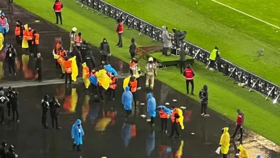 Emniyet Teşkilatı'ndan derbi maçında yağmurluk atıldığına dair iddialara yanıt geldi: 'Gerçekler farklı!'