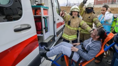 İzmir'de Engelli Bireyler İçin Özel Afet Tahliye Tatbikatı Yapıldı