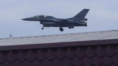 Tayvan'da F-16 savaş uçağı eğitim uçuşunda düştü