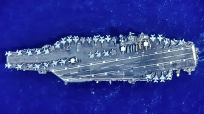 Trump'tan İran'a Uyarı: Büyük Bir Donanma Görevde!