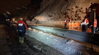 Van-Bitlis kara yolunda çığ nedeniyle ulaşım durdu