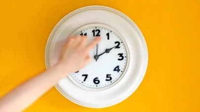 07:07 Saatinin Anlamı ve Çift Saatlerin Yorumu Nedir?