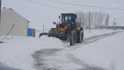 Horasan ve Karapınar Grup Yolunda Karla Mücadele Çalışmaları Sürüyor