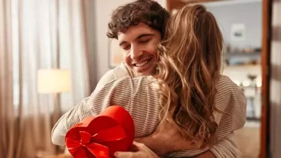 14 Şubat Sevgililer Günü 2026 Mesajları: En Romantik, Duygusal ve Eğlenceli Sözler