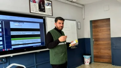 Kars Yeşilay’dan Öğrencilere Bağımlılıkla Mücadele Eğitimi