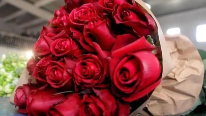 Sevgililer Günü İçin Çiçekçiler Hazırlıklarını Tamamladı: Gül Fiyatları Belleğe Kazındı!