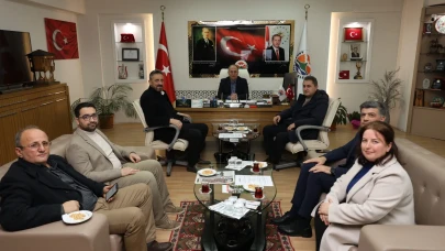 Arhavi Yüksekokulu Destekleme Derneği'nden belediye başkanına ziyaret ve proje bilgisi