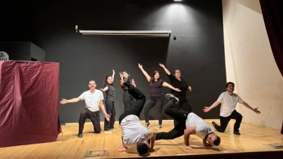 Maçka’da 'Sanal Bir Alem!' Tiyatro Oyunu Sahnelendi