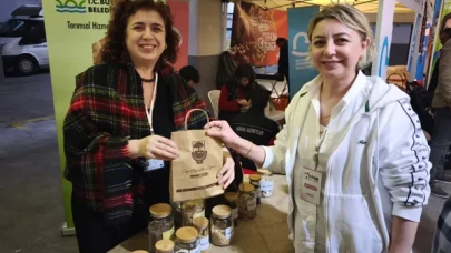 Yalova'nın Tarımsal Zenginlikleri Bornova'daki Vatandaşlarla Buluştu