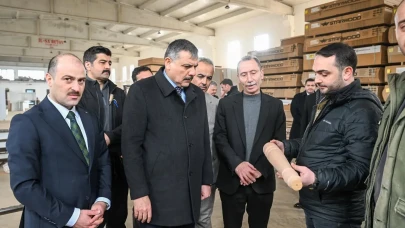Vali Mustafa Çiftçi, Oltu’da Mobilya Üretim Tesisini Ziyaret Etti