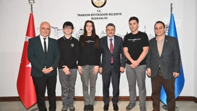 Başkan Genç, Liseli Girişimcilerin Projesini Takdir Etti!