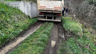 Beşikdüzü Belediyesi’nden Mahallelerde Yol ve Parke Seferberliği
