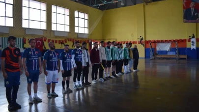 Atatürk’e Saygı Salon Futbol Turnuvası’nda şampiyon Şenkaya YBO oldu