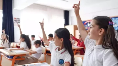 Okullarda ikinci dönem 'bayrak sevgisi' temasıyla başlıyor!