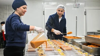 Bornova’da Kent Lokantası’nda Askıda Yemek uygulaması başladı