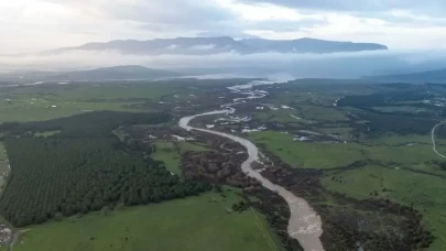 İzmir'de Yağışlar Barajları Doldurdu, Ancak Sel Riski Uzmanları Endişelendiriyor!